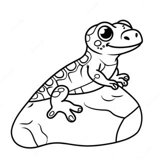 Söt Gecko på en Klippa Färgläggningssida | Gecko målarbild